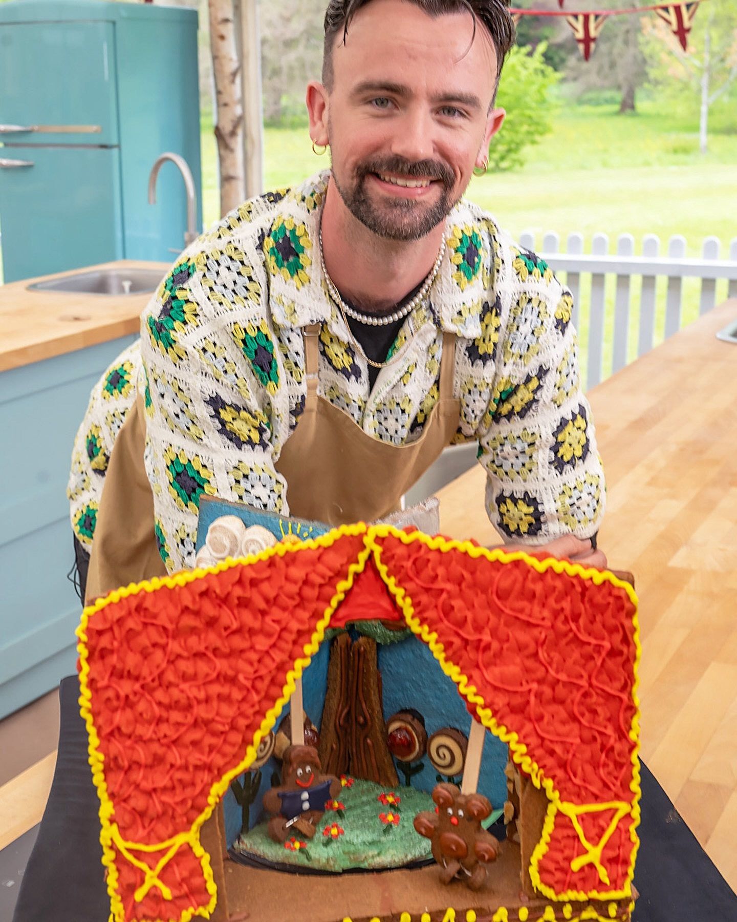 Christiaan de Vries’s Finding Home biscuit puppet theatre, Showstopper